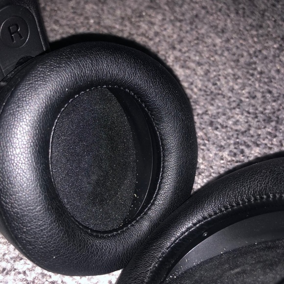 Sony PS4/PS5 Gold Wireless Headset - Picture 5 of 5